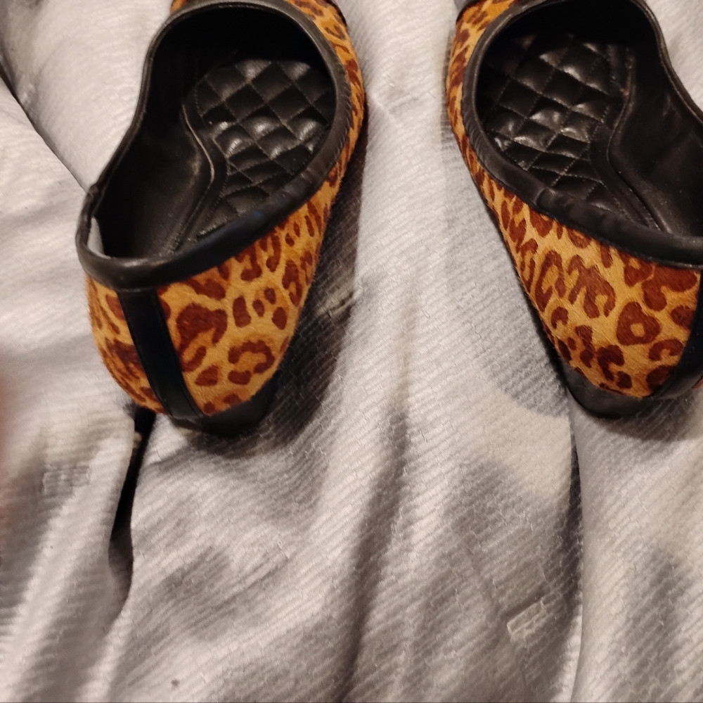 Cole Haan size 7 leopard print loafers in great shape also black base color - Picture 3 of 4